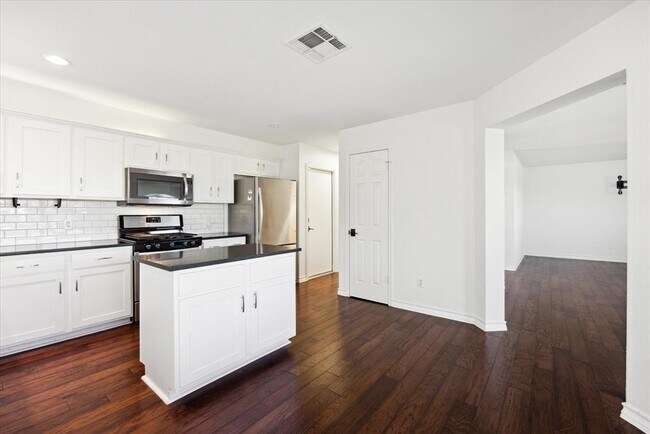 Photo - 15721 Ecorio Dr