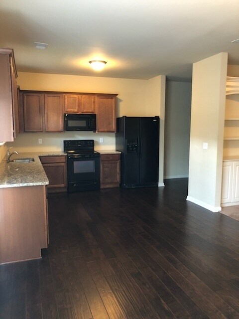Photo - NEW PRICE Lovely Townhome Near Cobb Pkwy and Historic Kennesaw!