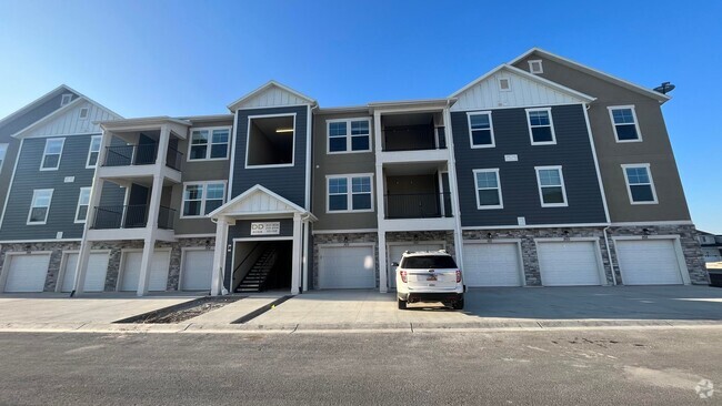 Building Photo - 3 Bedroom/2 Bathroom Condo in Lehi