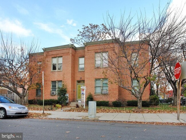 Building Photo - 1226 F St NE Unit 3 Rental