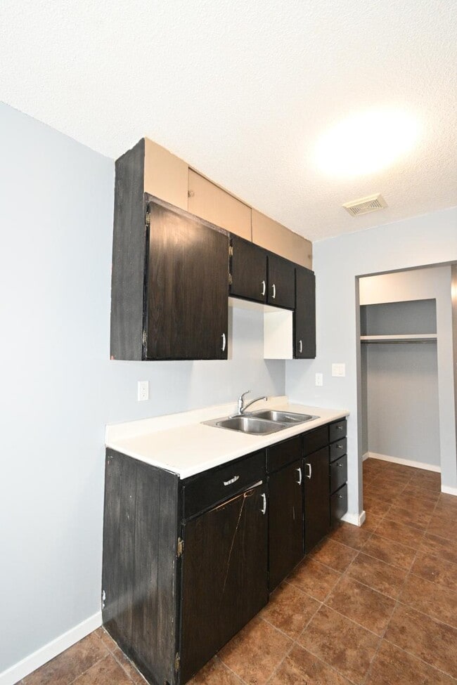 Photo - 2 bedroom in Prince George BC V2M 4M9