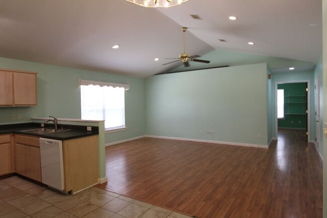 Photo - Private 3-Bedroom home located off of Hwy 98!