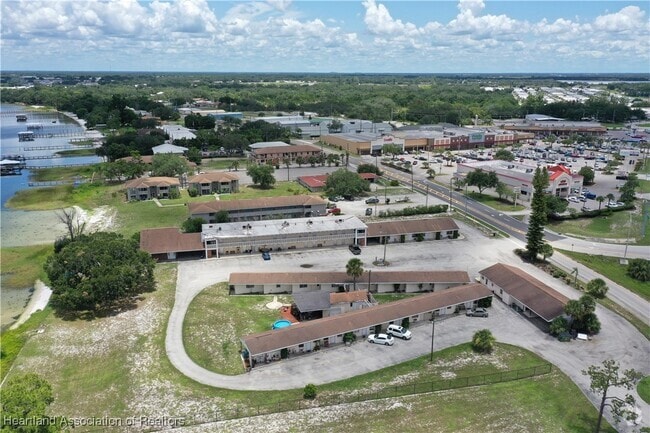 Building Photo - 1001 Lakeview Dr Rental