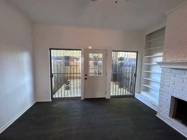 Photo - 7700 Creekbend Dr Unit 124