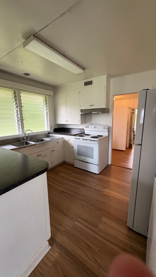 Photo - Beautiful 3 Bedroom House with Studio and Separate Garage on Property