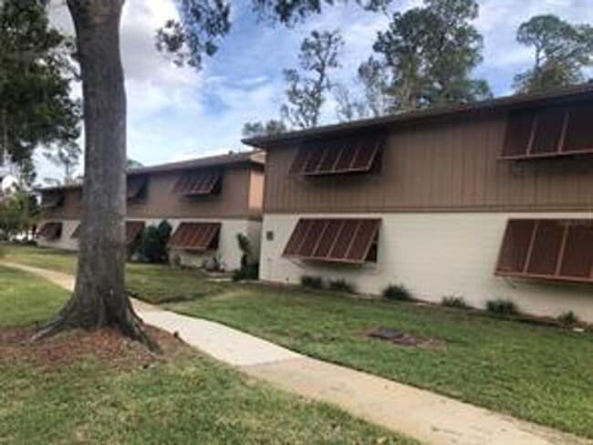 Building Photo - Cute 2 Bedroom / 2 Bath unit in Deltona's Edgewater Condominium Community!