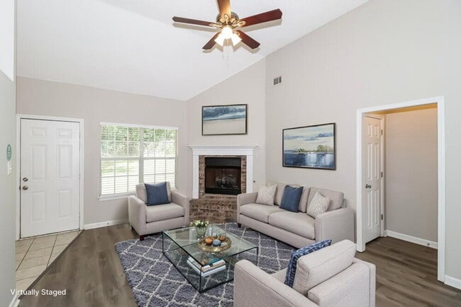 Photo - 185 Village Dr