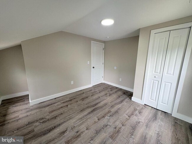 Photo - 825 W 3rd St