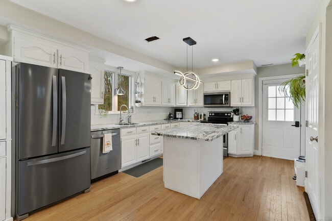 Photo - 253 Porter Ave