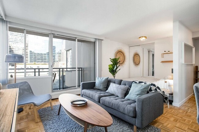 Building Photo - Somerset Unit 00607