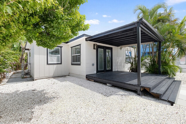 Photo - 231 E Madeira Ave