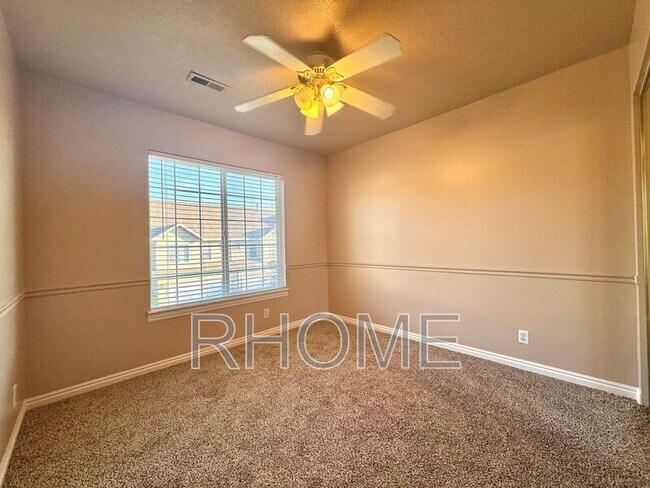 Photo - 723 Sandy Point Dr