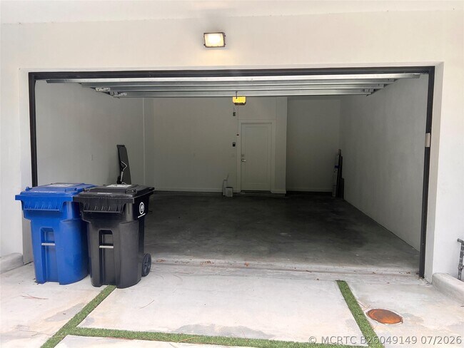 Photo - 124 NE 12th St