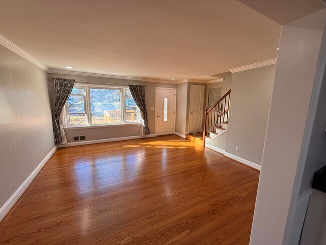 Photo - 21 Skidmore Ct