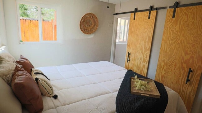 Photo - 219 Girard Blvd SE