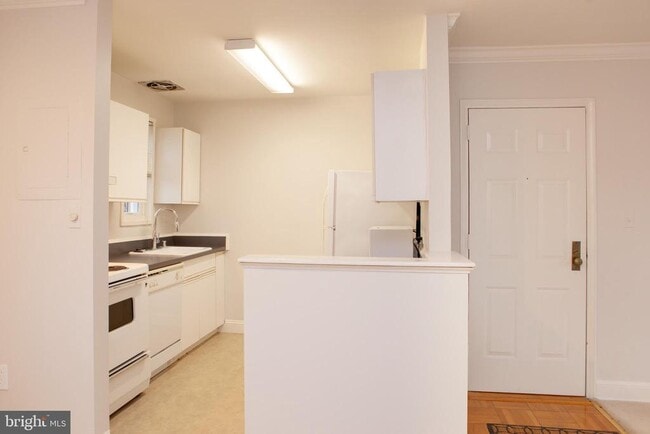 Photo - 1712 W Abingdon Dr Unit 301