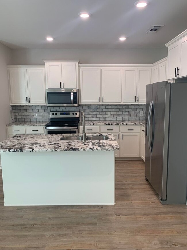2 Fernwood Dr