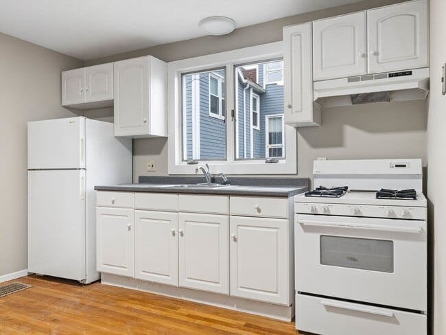 Photo - 21 Bolton St Unit 2