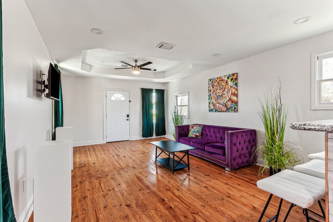 Building Photo - 2331 Feliciana St