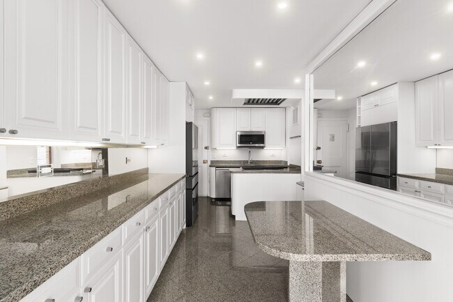 Photo - 444 E 57th St