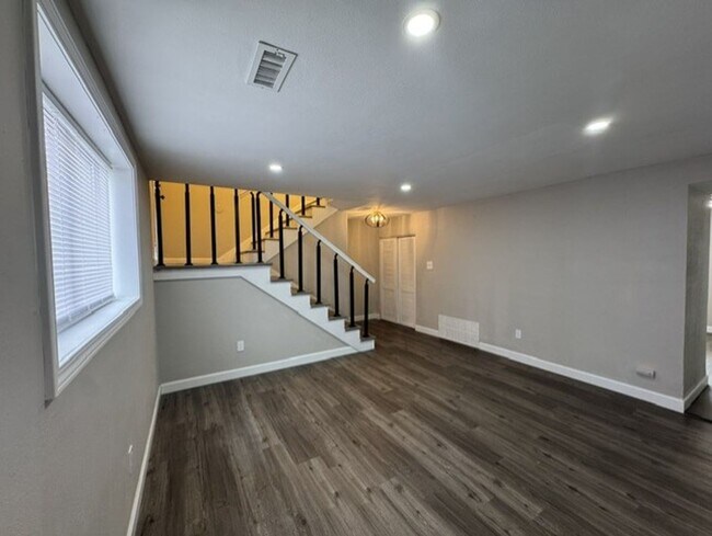 421 Joseph Dr Unit 421J-Apt. A