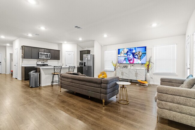 Photo - 2928 Roper St