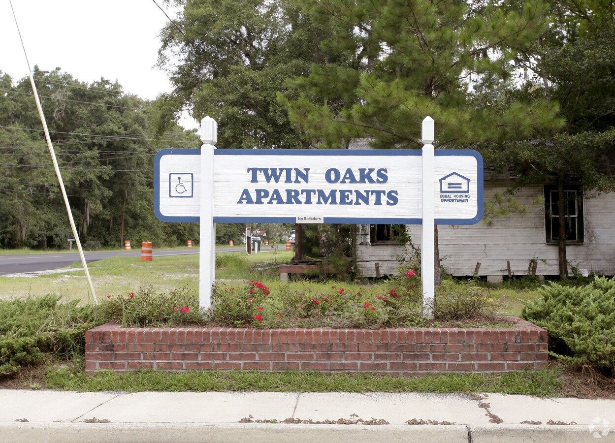 Photo - Twin Oaks