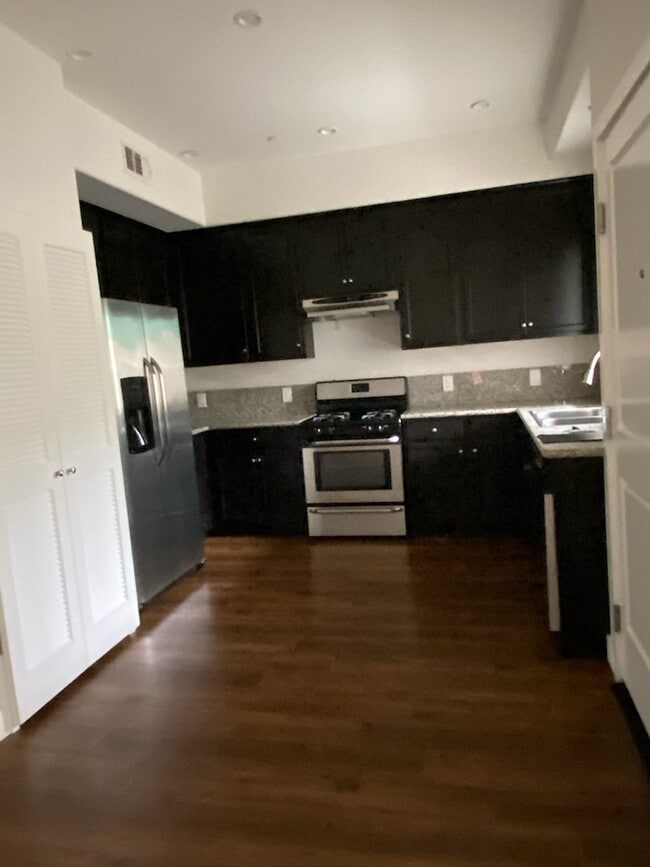 Building Photo - 5425 Denny Ave Unit 4 Rental