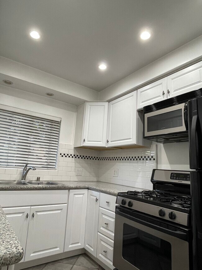 Photo - 221 N Swall Dr Unit 2