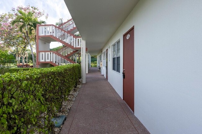 Photo - 130 Brighton Dr Unidad D