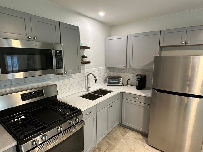 Building Photo - 627 Lovera Blvd Unit 625 Lovera