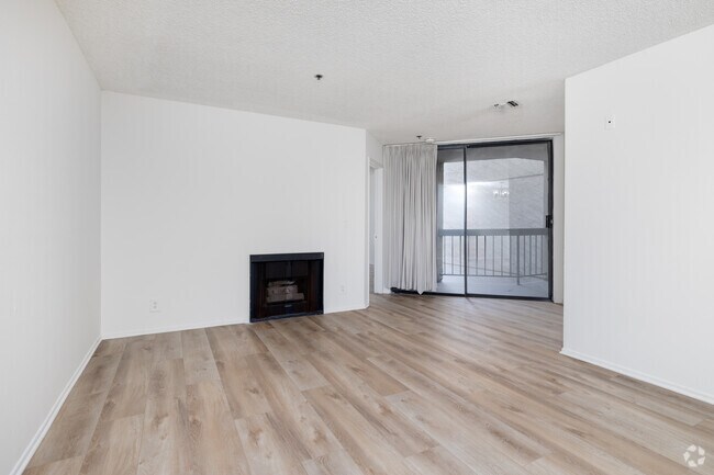 2 habitaciones, 2 baños, 1150 pies cuadrados, sala de estar