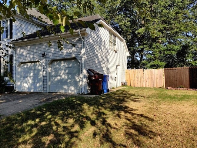 Photo - 305 Grain Way