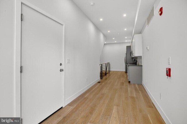 Building Photo - 1702 Point Breeze Ave Unit C