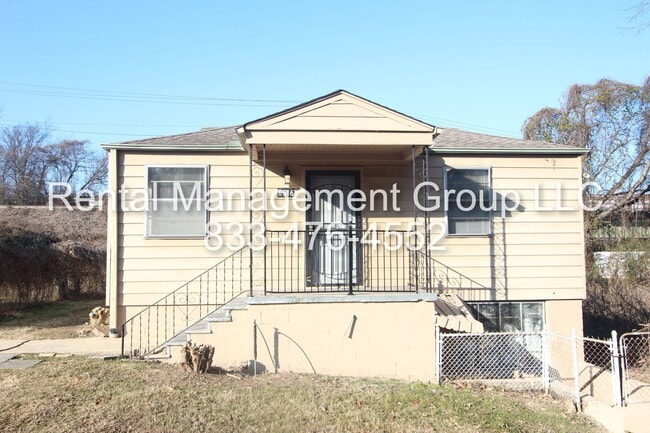 Building Photo - 3 Bedroom 1.5Bath - New On The Market! Better Hurry To See This One!!