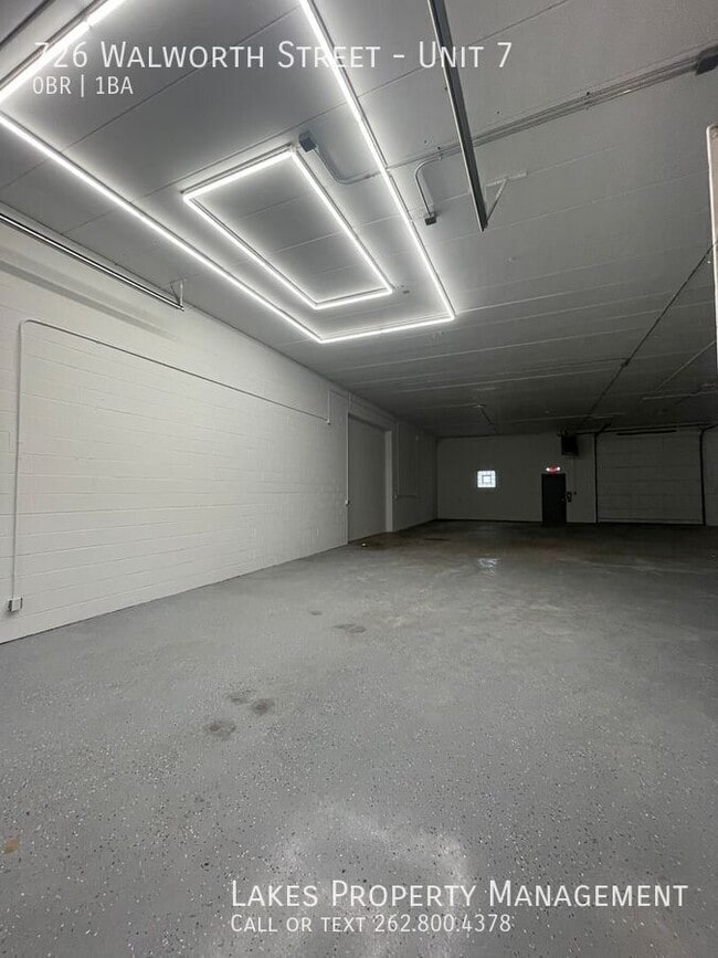 Building Photo - 726 Walworth St Unit 7