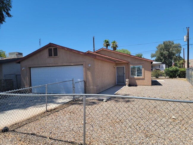Building Photo - 3 Bedroom Home in Bullhead City