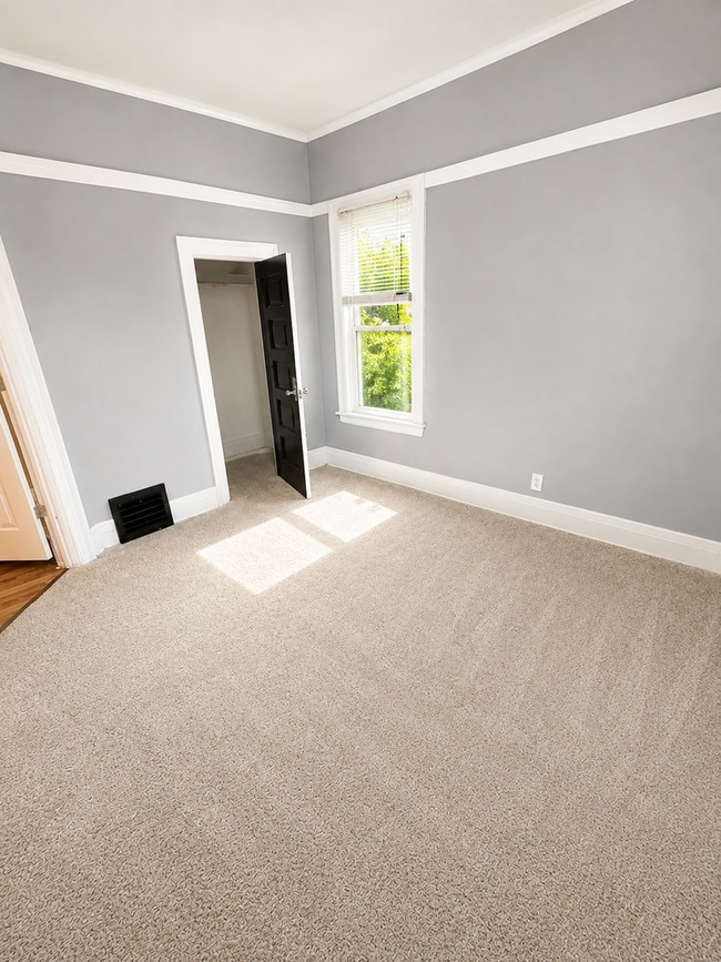 Photo - 1131 E Fox St