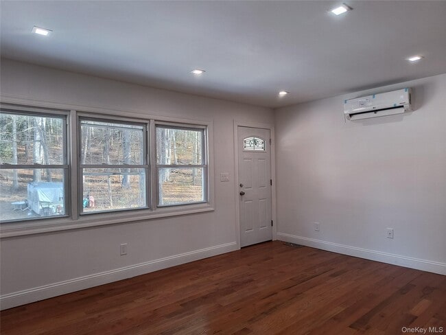 28 Pine Tree Ln