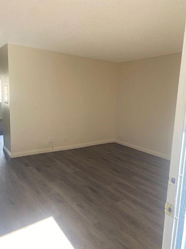 Photo - 15434 Rayen St