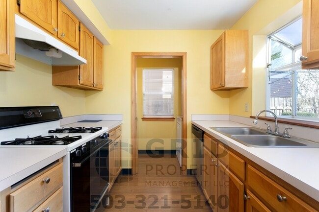 Building Photo - Charming 3 Bedroom Craftsman - Located near Mississippi Avenue!