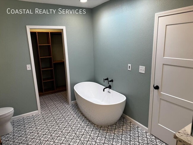 Photo - 32 Bay Dr NE