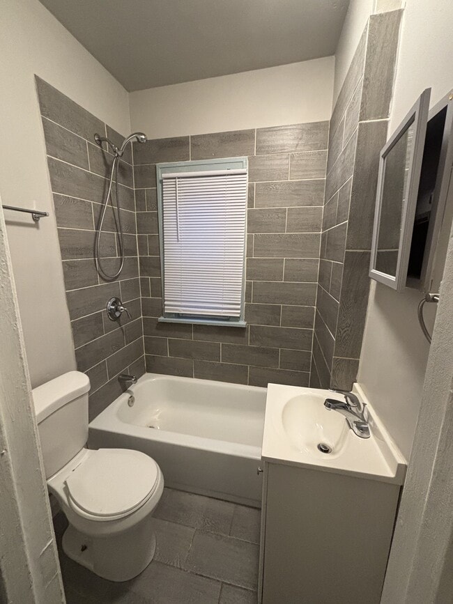 Photo - 3988 Adams St