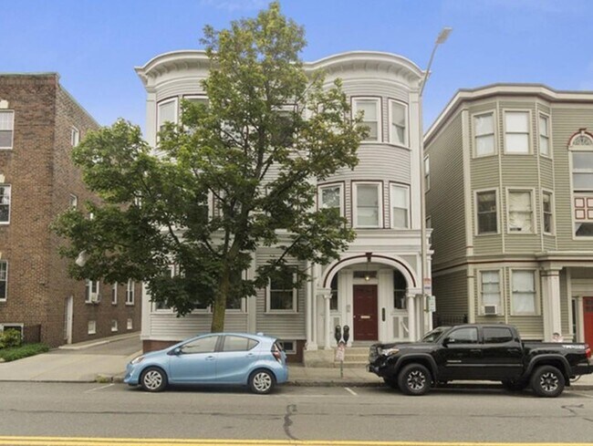 Building Photo - 1433 Cambridge St Unit 1 Rental
