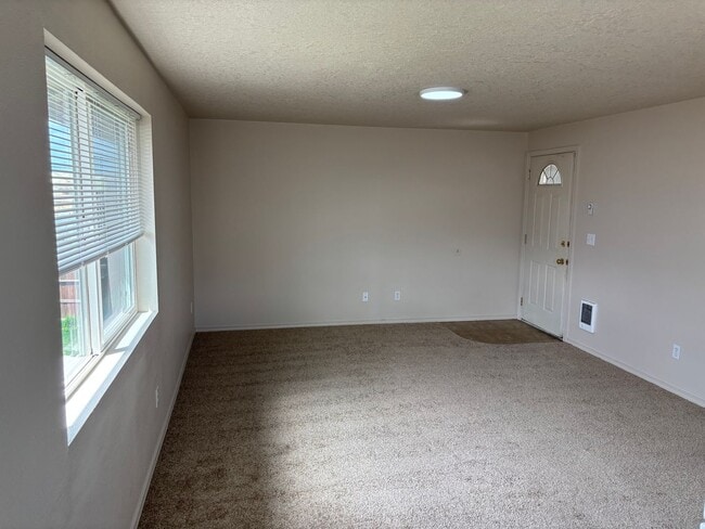 Photo - 2061-2061 NE Wolverine Loop Unidad 2065 Wolverine Loop