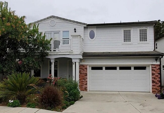 Building Photo - Just Steps from the Sea on a Private Stree... Rental