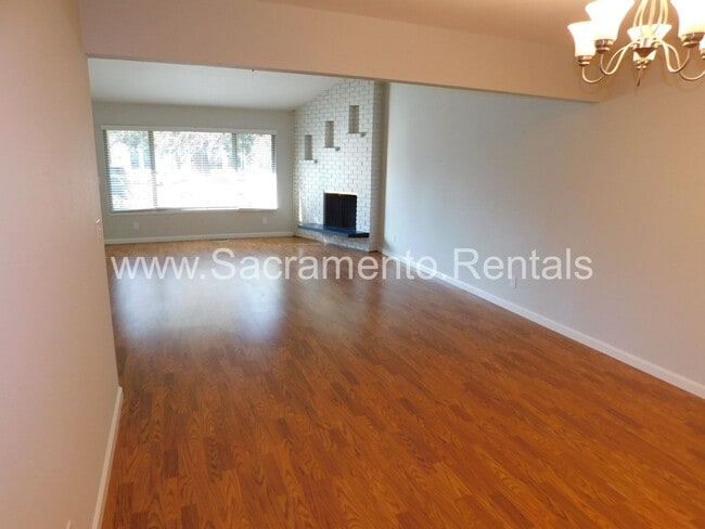 Photo - Wonderful Sierra Oaks 3bd/2ba Duplex with 2 Car Garage