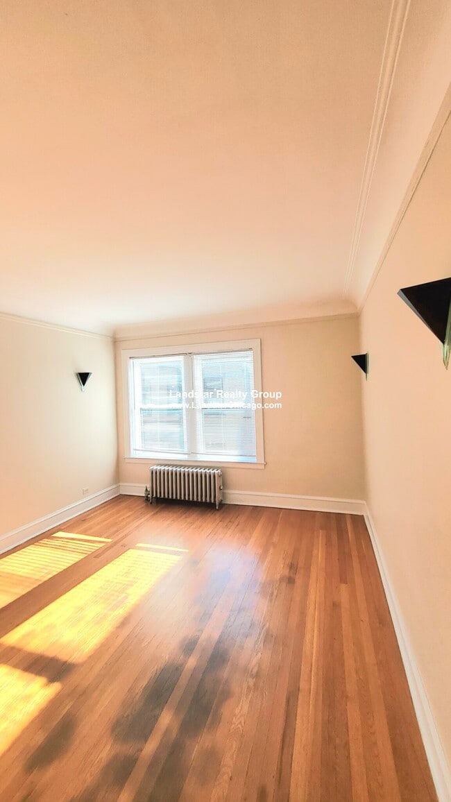 Building Photo - 1918 W Morse Ave Unit 3S