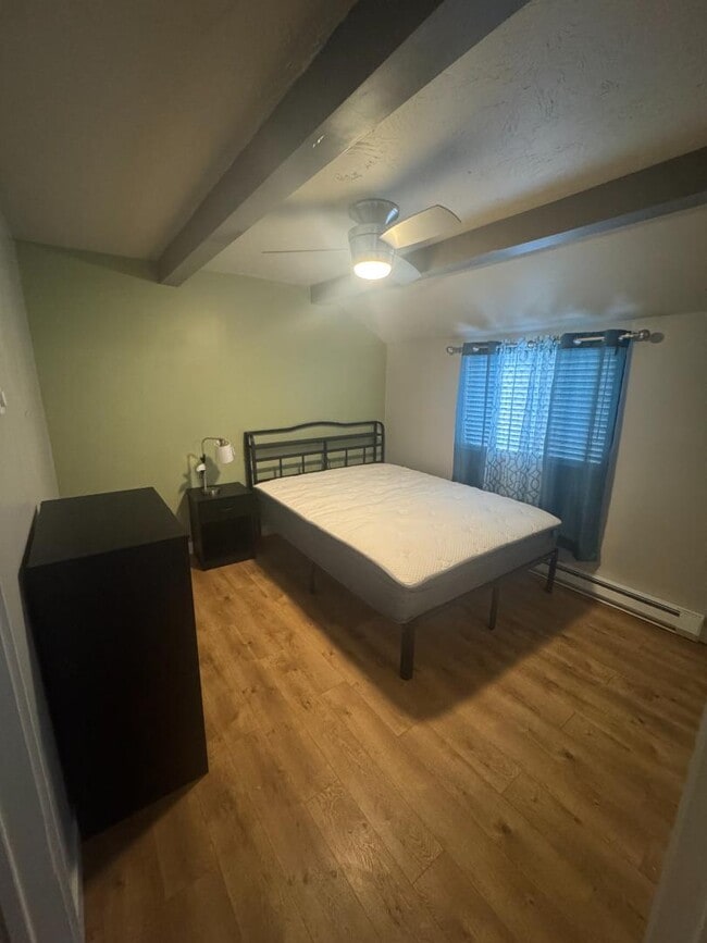 Photo - 308 Garnet St