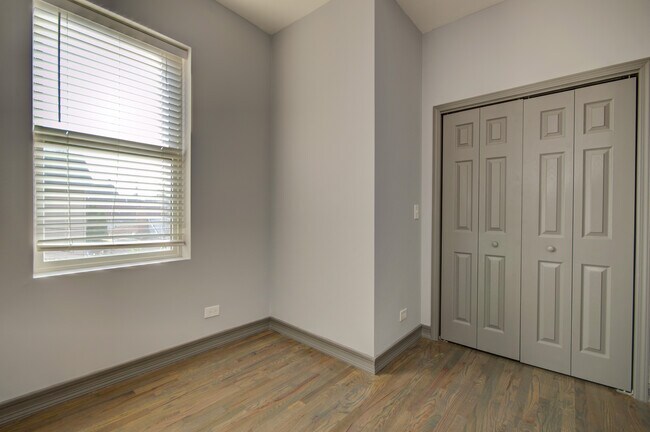 Photo - 1650 W 21st Pl Condo Unit ch2